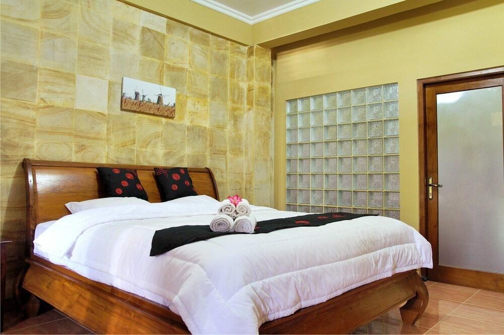 Hotel Ndalem Bantul à Yogyakarta Extérieur photo
